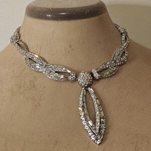 Elegant Silver Necklace with Crystal Accents